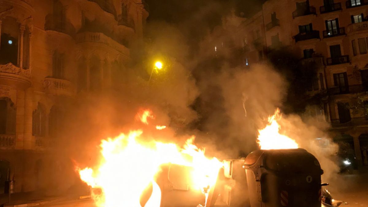 Нов екшън в Барселона! Безценна къща на Гауди за малко да... ВИДЕО