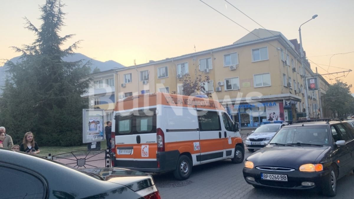 Страшен екшън в центъра на Враца, полиция блокира площада, човек лежи безжизнен на земята СНИМКИ 