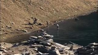 Група мъже се плацикаха в едно от Седемте рилски езера ВИДЕО 