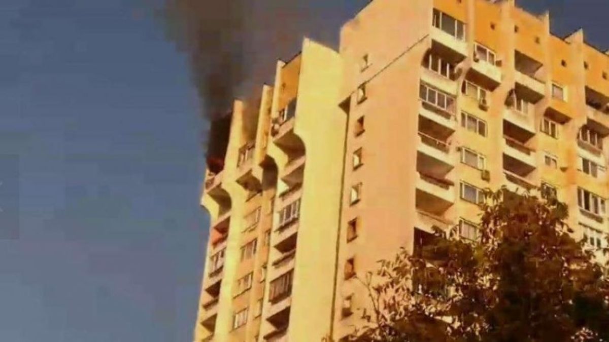 Извънредно! Огнен ужас в Зона Б-5 в София, тече евакуация ВИДЕО