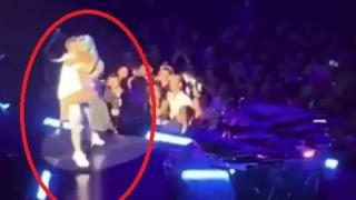 Лейди Гага претърпя жесток инцидент ВИДЕО