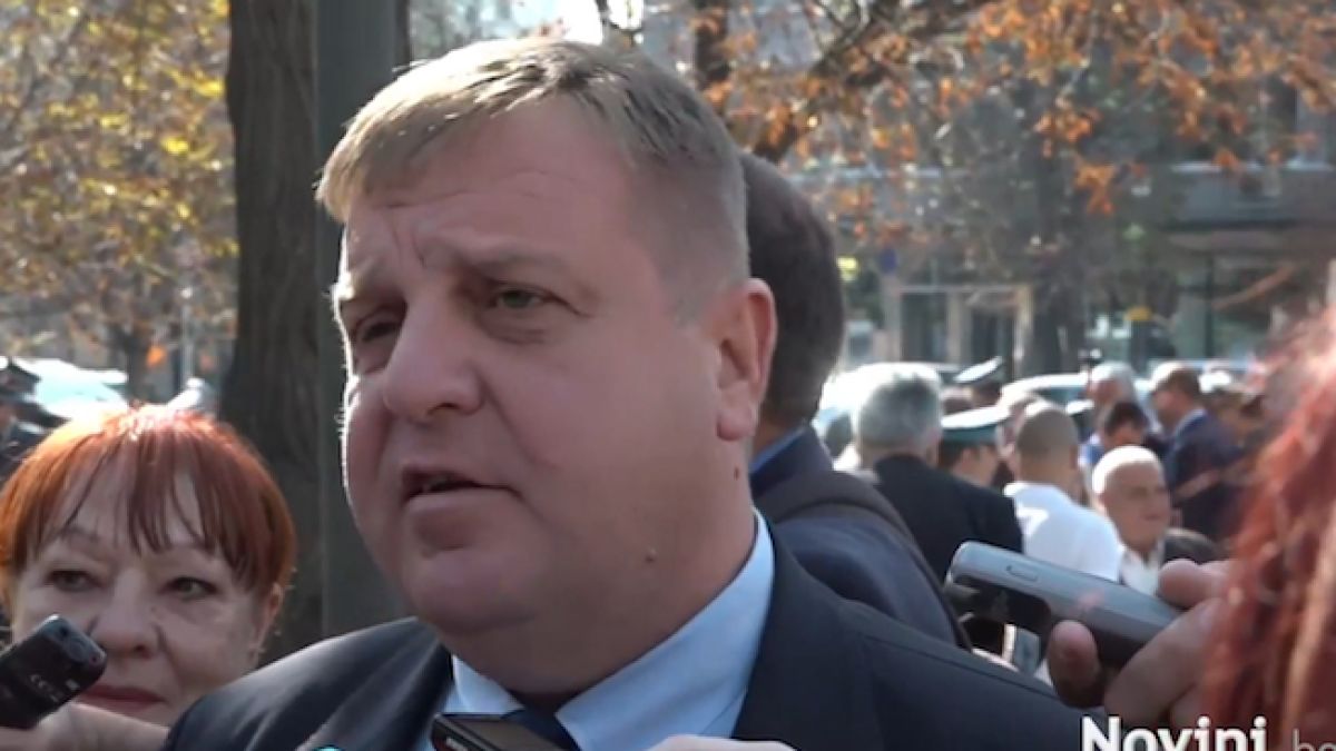 Каракачанов за македонците: Щом не слушат, ще стоят в антрето в коридора