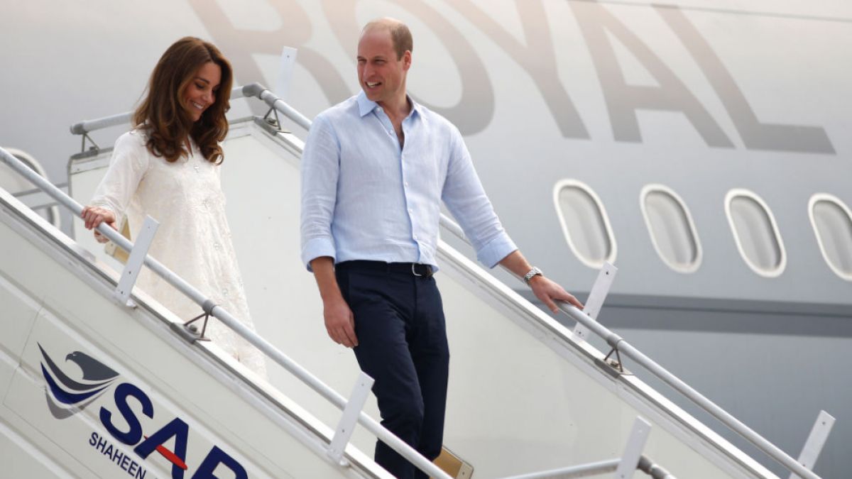 Уилям и Кейт в страшно премеждие на борда на лайнер! ВИДЕО