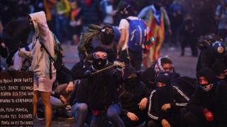 Кървава нощ в Барселона, полицията взе крайни мерки и стана страшно ВИДЕО