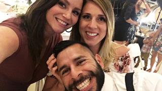 US тройка: Съпрузи се влюбиха в майка на две деца и сега всички спят заедно 