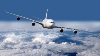 Извънредно! Боинг 737 кръжи над 2 часа във въздуха заради бомба