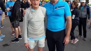 В спортен екип президентът Радев се включи в необикновено бягане днес СНИМКИ