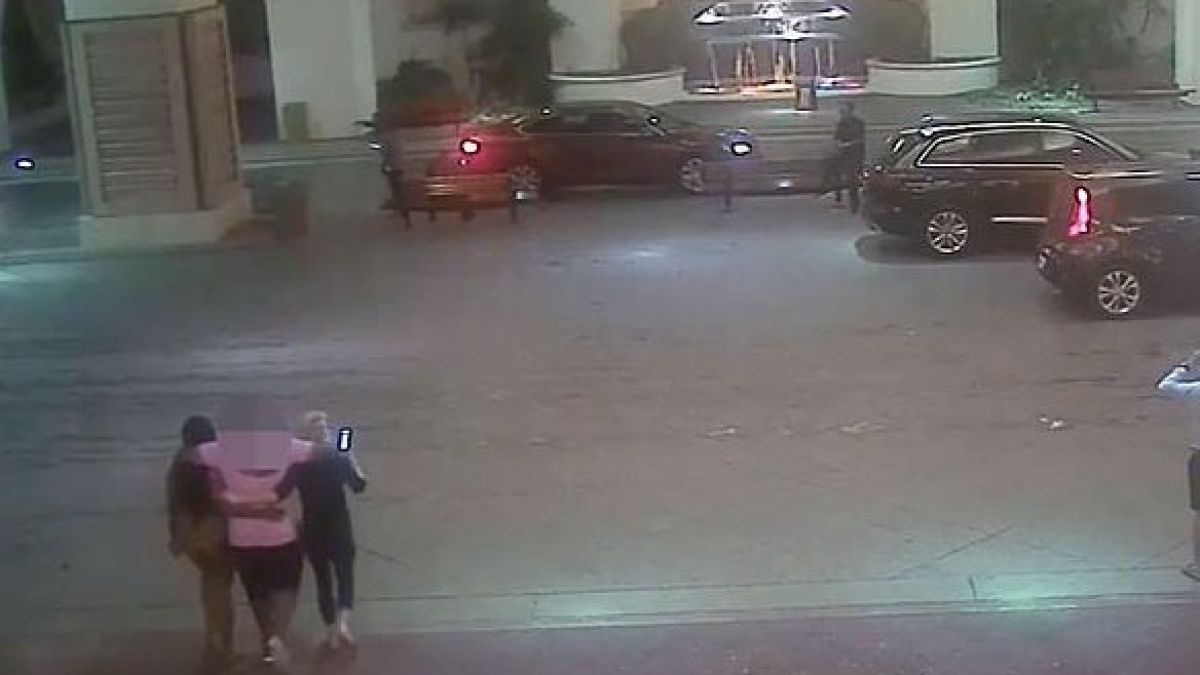 Коварни жени надрусаха наивен турист в казино, завлякоха го в хотел и... ВИДЕО
