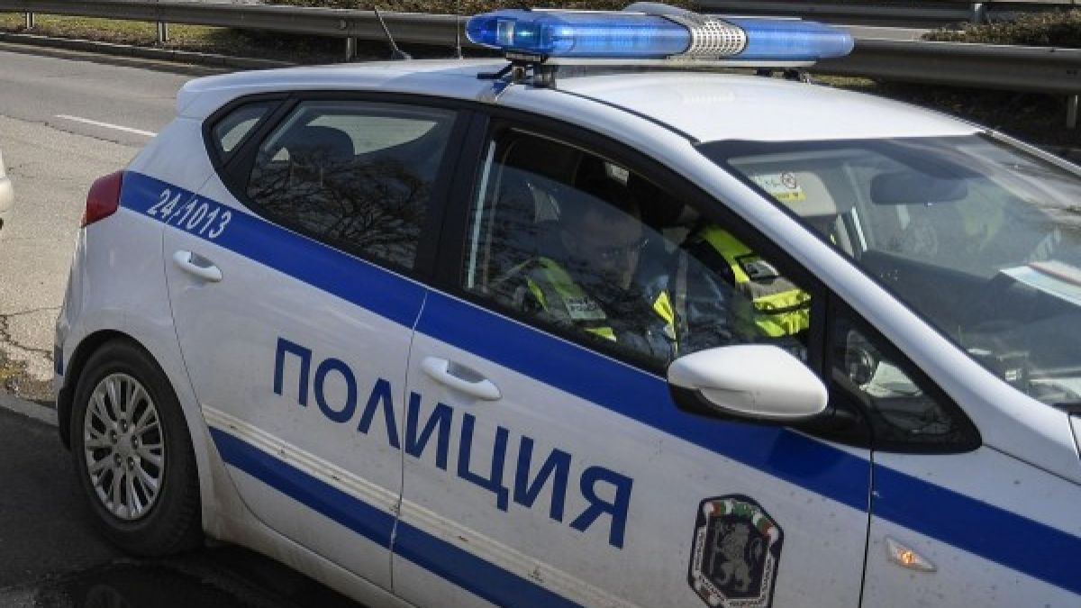 Баба сгащи внучето с наркотици, викна ченгетата и... 