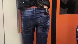 Паника в софийското метро! Мадама с огромен пищов, затъкнат зад прашките ѝ СНИМКА