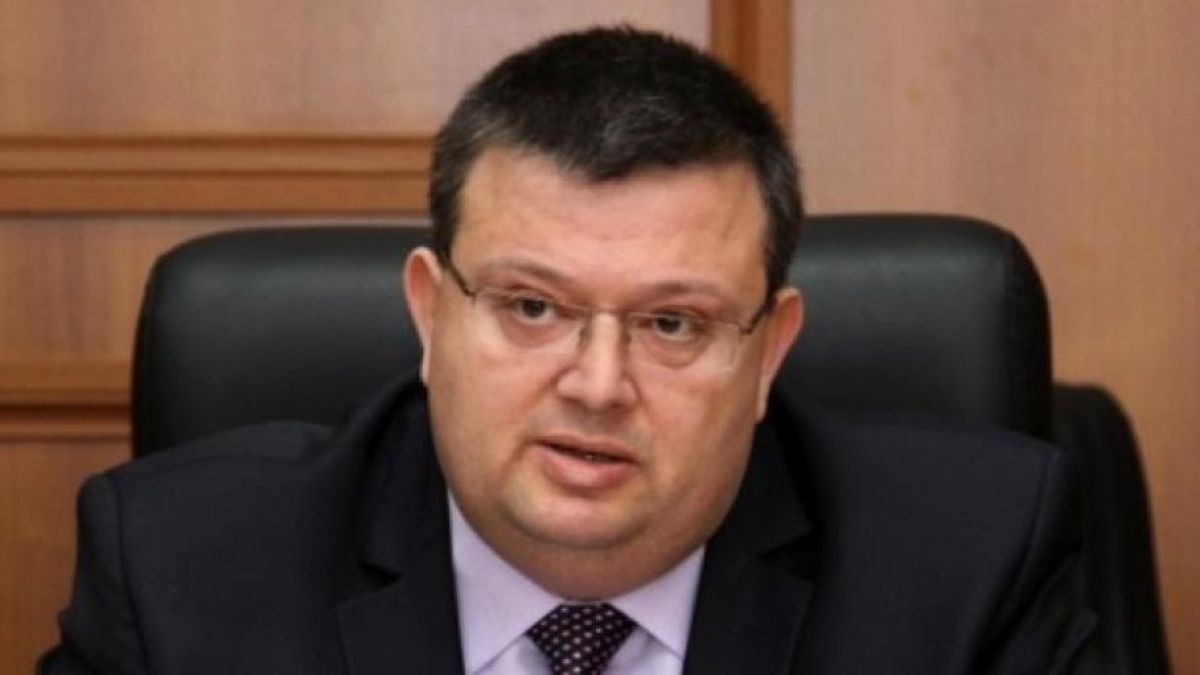 Цацаров напомни на Лозан Панов как е бил избран за шеф на ВКС и съмнителните му връзки сега 