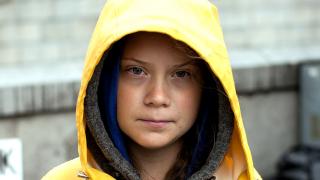Учен кръсти бръмбар без очи и крака на Грета Тумберг