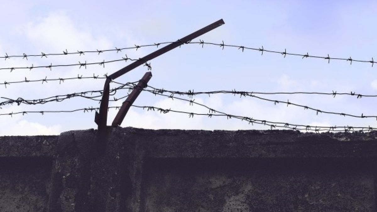 Младеж влезе в затвора, за да си върне обратно... любовта 