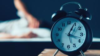 Вече живеем по зимното часово време. Може да останете с час повече в леглото