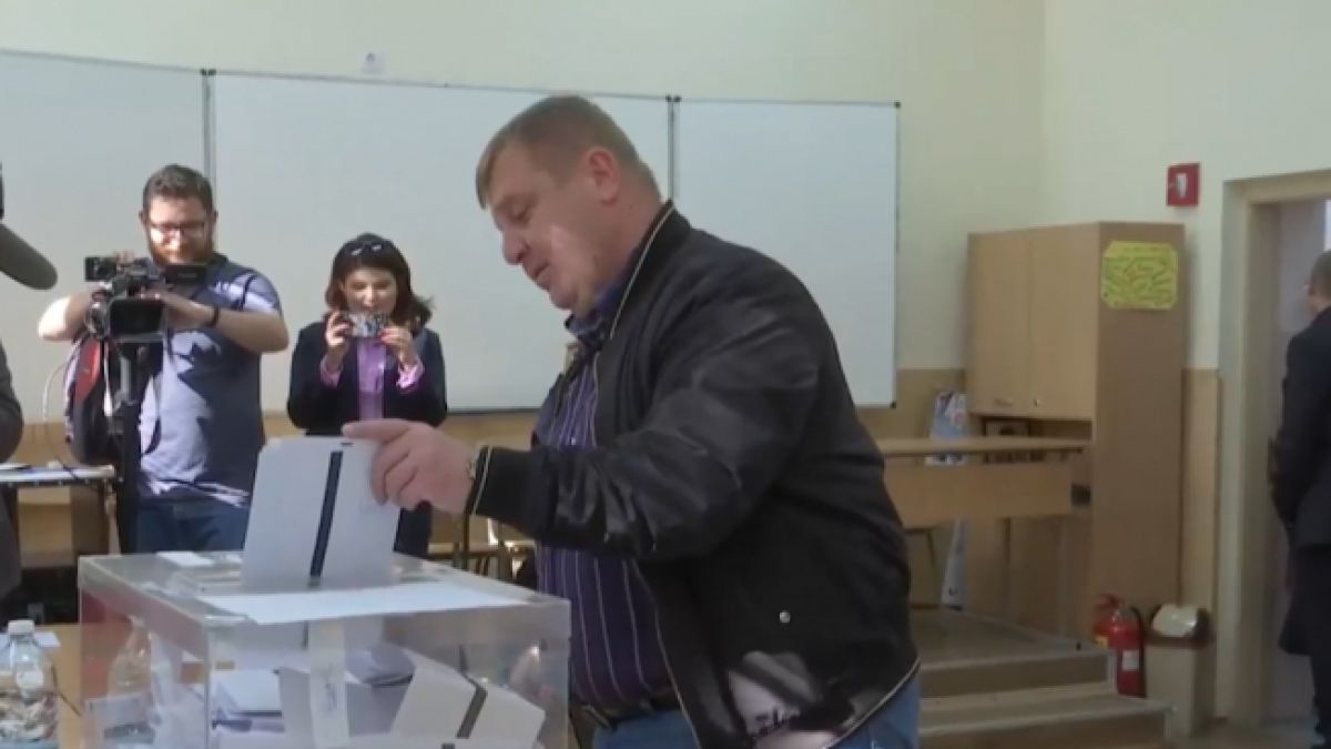 Каракачанов: Ако не гласувате, други за 30 лв. ще решат вашето бъдеще