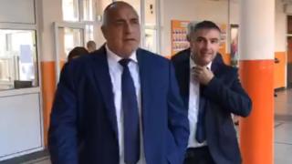 БЛИЦ TV: Борисов пристигна в изборната секция в Банкя