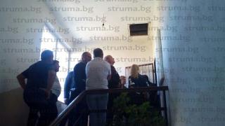 Бунт в Рилци, спряха изборите СНИМКИ