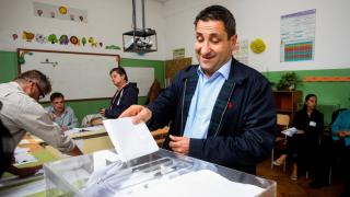 Тончо Токмакчиев гласува и се качи на Витоша с внуците си
