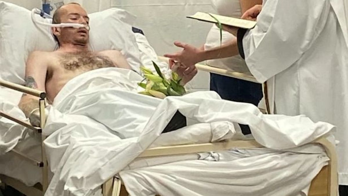 Гари се ожени за любовта на живота си в болница, а 7 часа по-късно умря СНИМКИ 