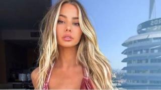 Вулгарни бански, които не скриват нищо от женското тяло, вбесиха мрежата СНИМКИ 18+