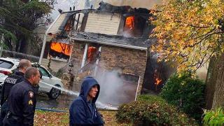 ВИДЕО запечата рухването на самолет върху сграда в САЩ