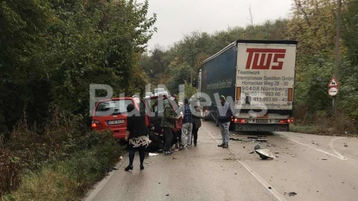 Зверска катастрофа с ТИР между Арчар и Видин, има много ранени СНИМКИ