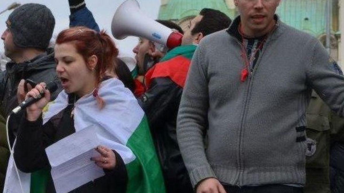 Професионални протестъри! Ангел Славчев пак се събра с Нора Флорова