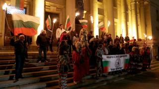 Кукери дадоха отпор на Хелоуин по уникален начин СНИМКИ