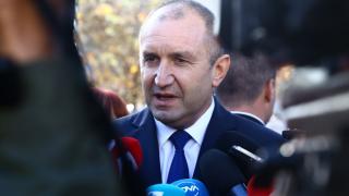Президентът Радев размаха пръст преди срещата на върха на НАТО