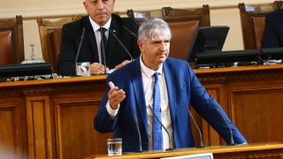 Депутат от ГЕРБ стресна опозицията: Сестра ми е заразена с COVID-19, вразумете се! 