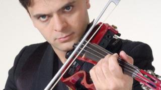 Световно известният цигулар Васко Василев се орезили жестоко СНИМКА