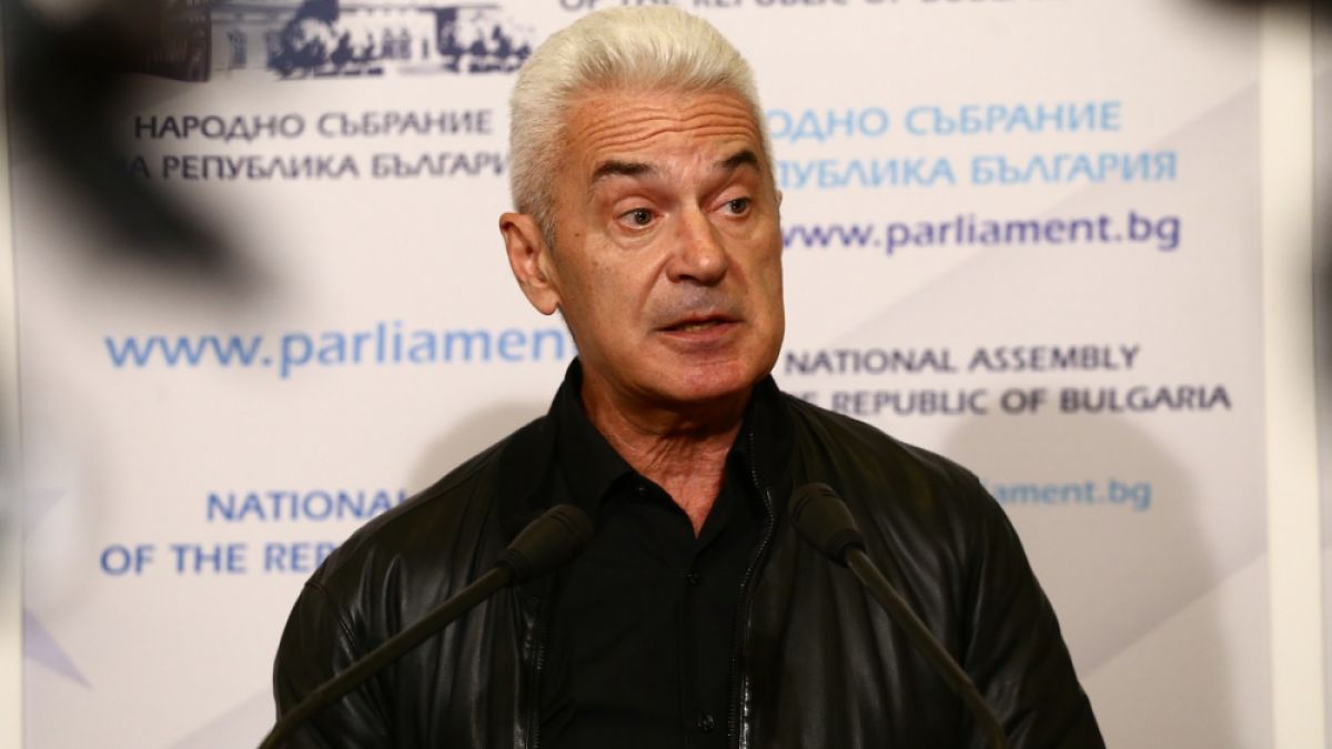 Сидеров: С българите се прави COVID експеримент по принуда