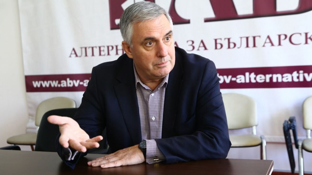 Калфин уличи управляващите в цинизъм 