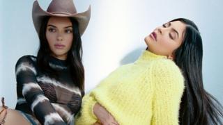Две от сестрите Кардашиян се разголиха безсрамно заради... СНИМКИ 18+