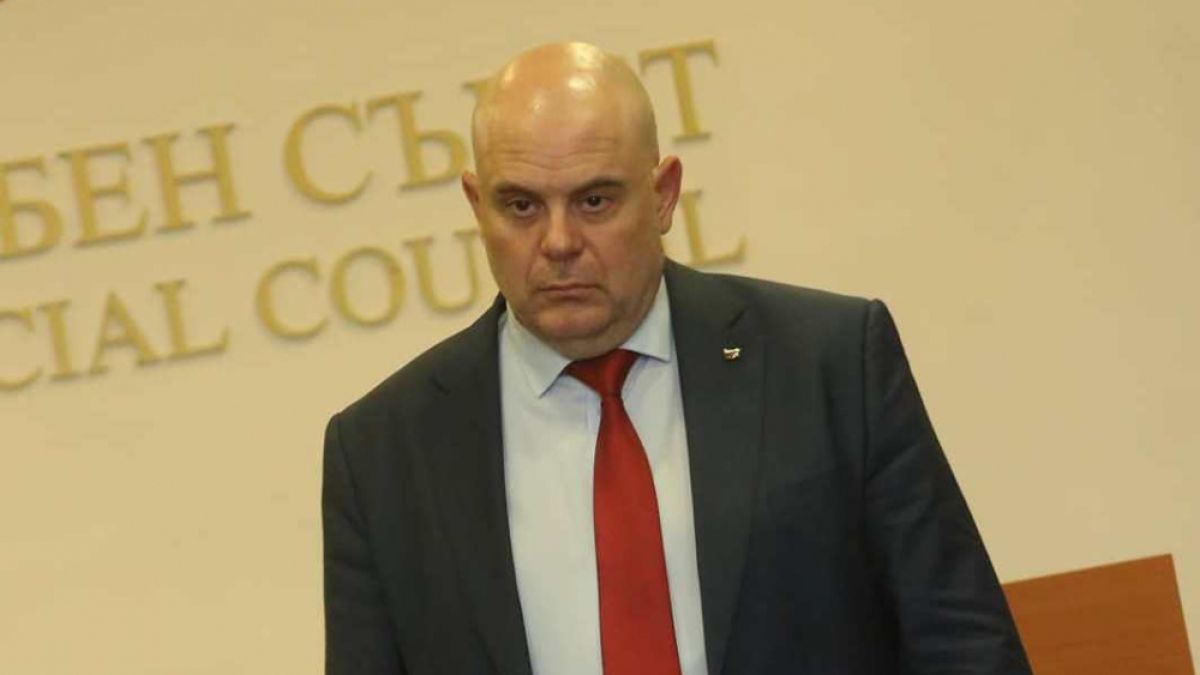 Публикуваха пълния стенографски протокол от заседанието, на което избраха Гешев