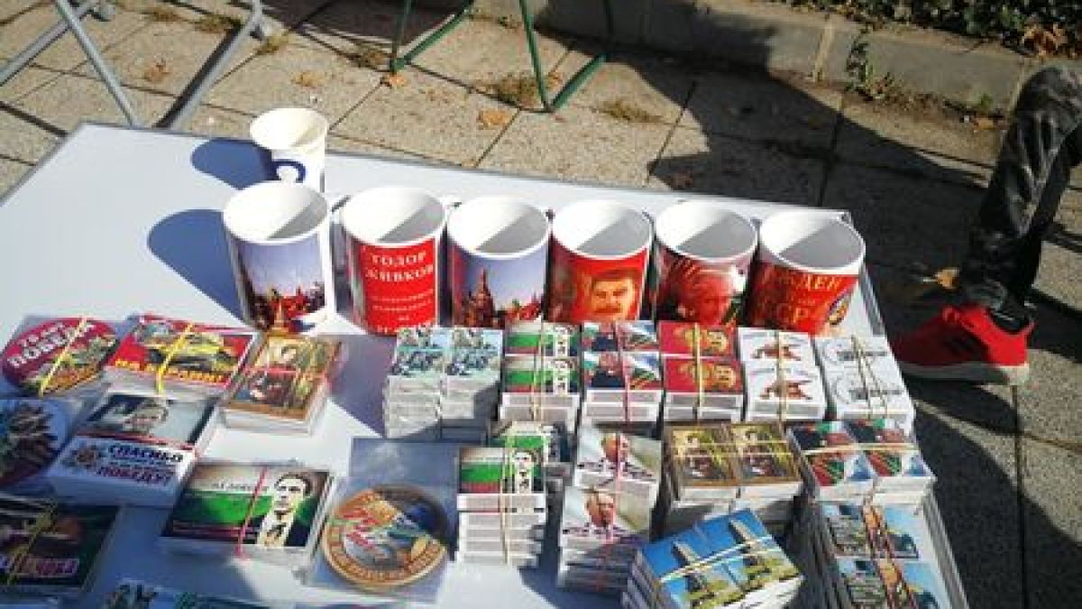 Дребен търговец разбуни духовете на кукерския фестивал в Бургас