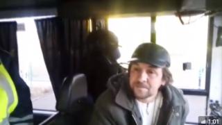 Шофьор на училищен автобус се напи и отвлече децата, за да... ВИДЕО