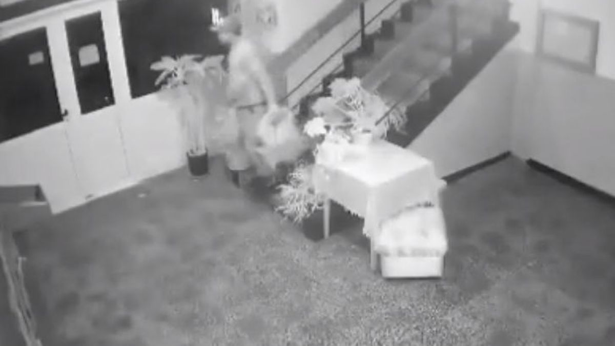Мъж по анцуг извърши нещо страшно гнусно по тъмна доба в русенски блок ВИДЕО 
