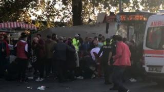 Автобус се вряза в спирка в Истанбул, шофьорът изскочи, грабна нож и... ВИДЕО 