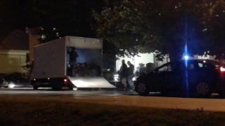 Нов кошмар с бежанци в хладилен камион в Гърция 