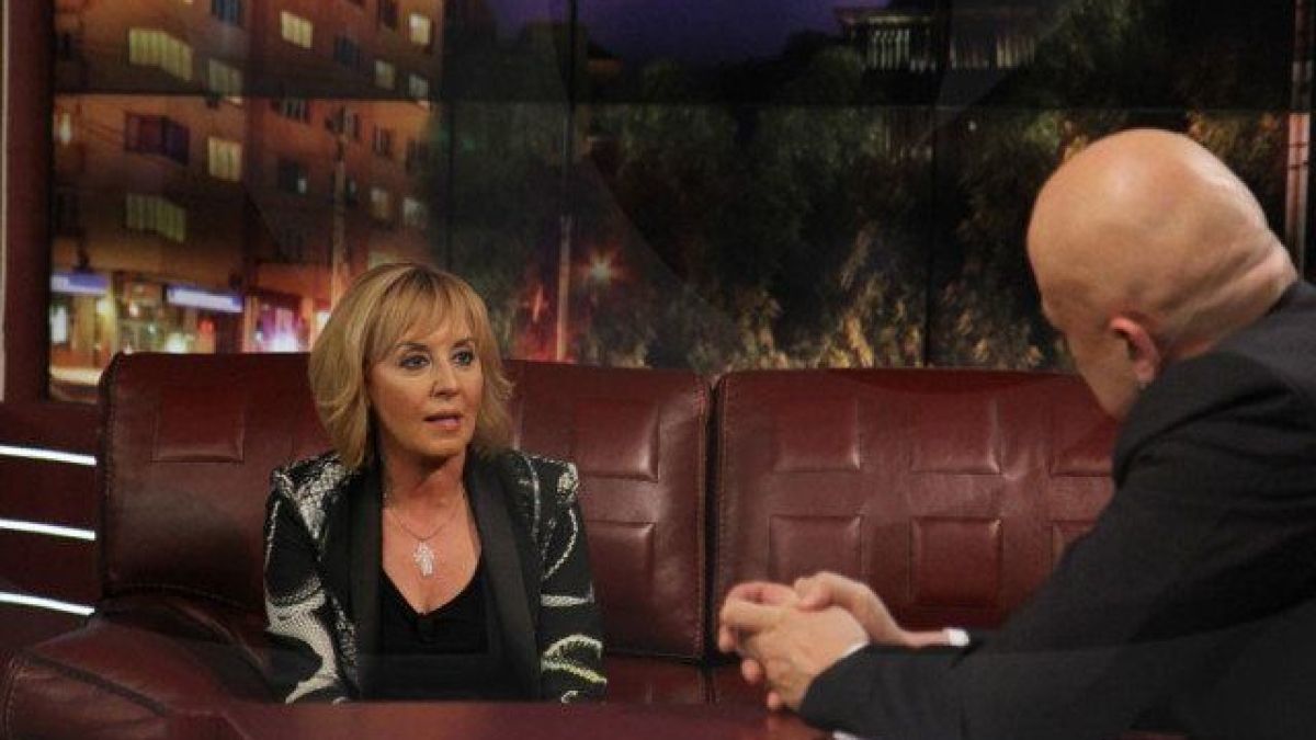 Манолова цъфна като първи гост в телевизията на Слави