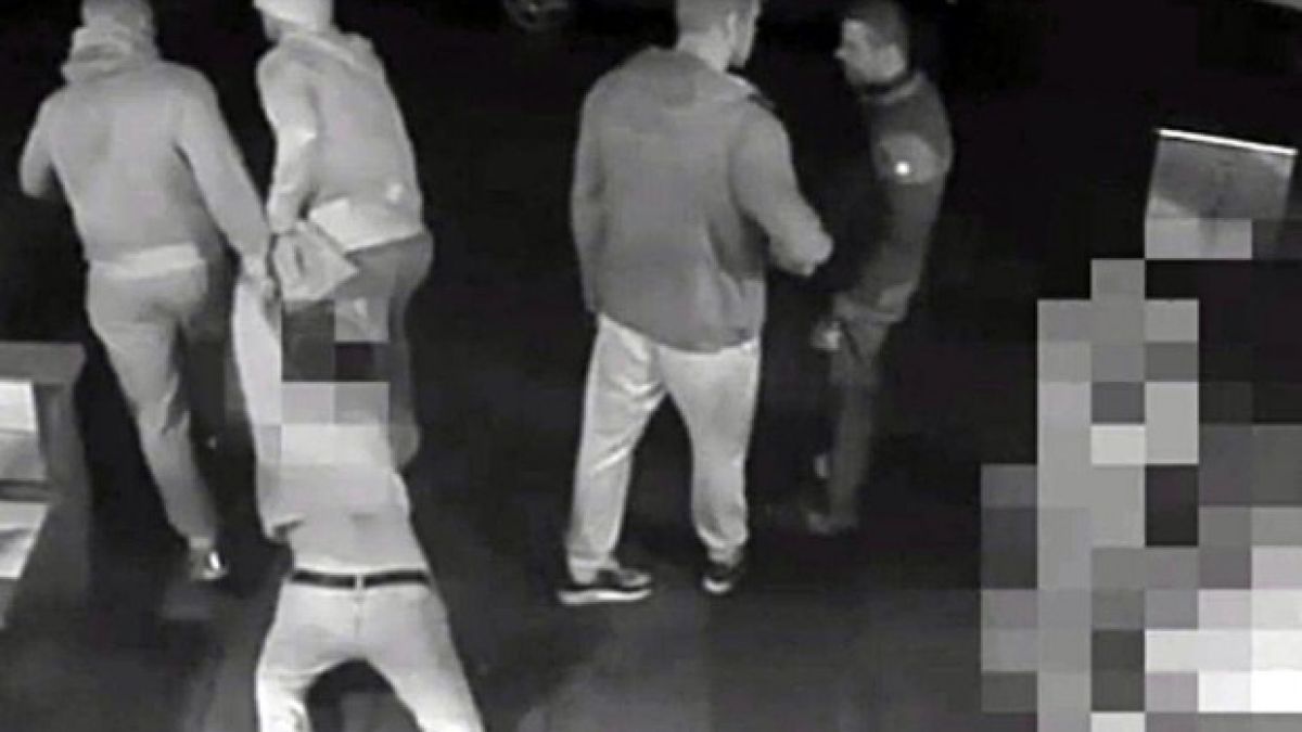 Младежи разиграха смразяващ кръвта театър на спирка в Пловдив и съжалиха жестоко