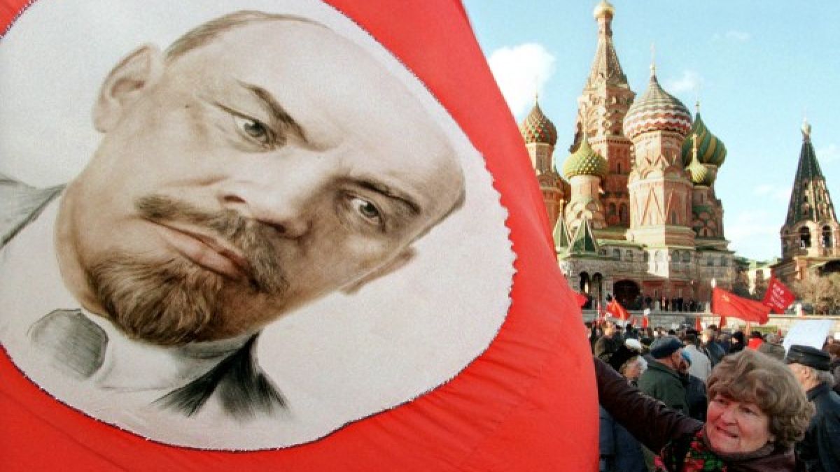 Русия развенчава мита за Ленин - и по телевизията, и в кината  