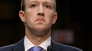Уеб война: Шефът на Twitter се изгаври с новото лого на Facebook