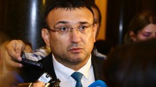 Младен Маринов: Нека преклоним глава пред полицаите, които загинаха