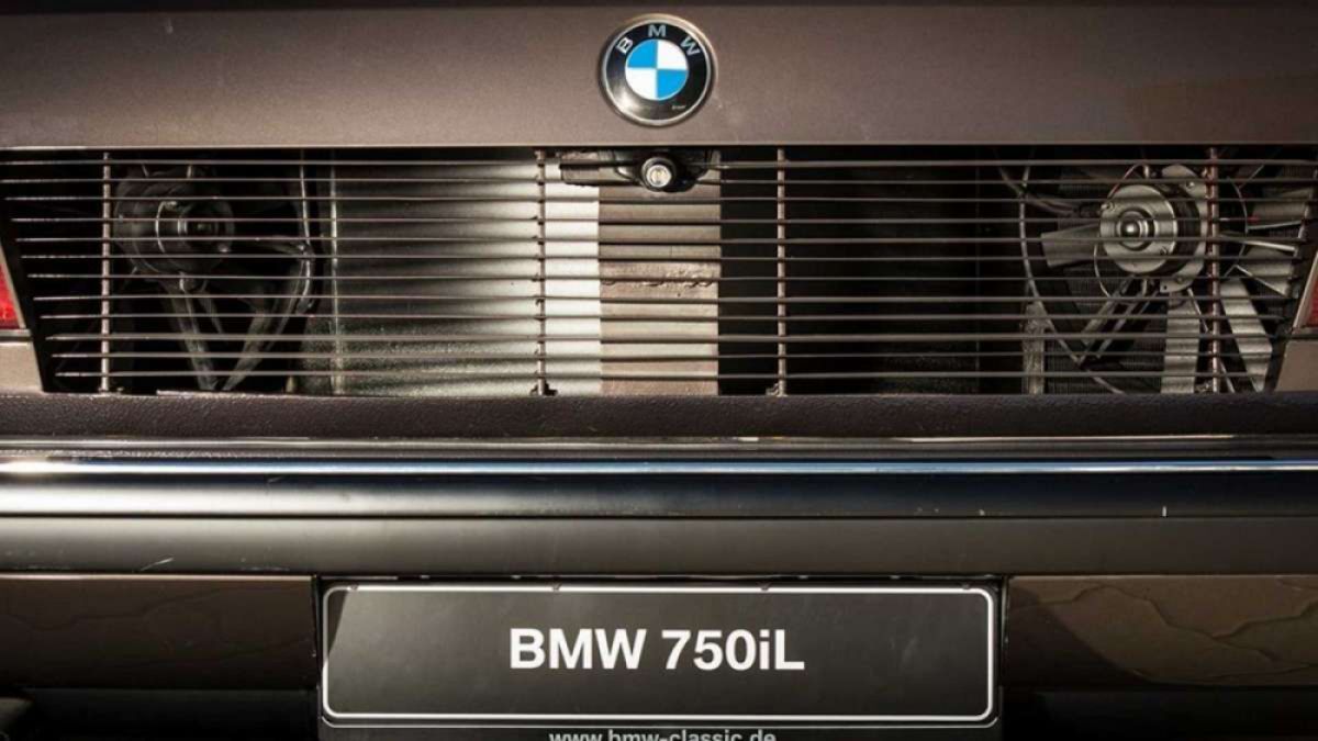 Откриха уникален BMW 7 Серия с двигател V16 СНИМКИ