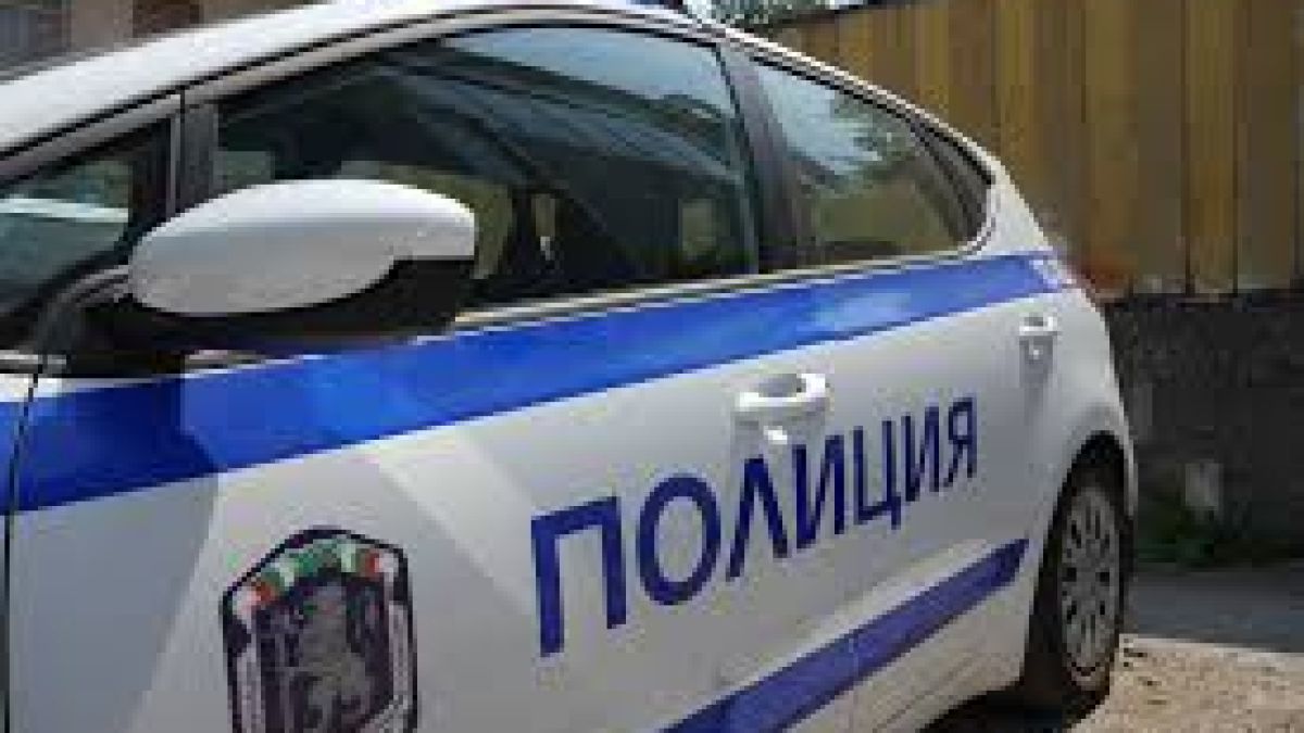 Нагъл апаш обра майка пред децата й 