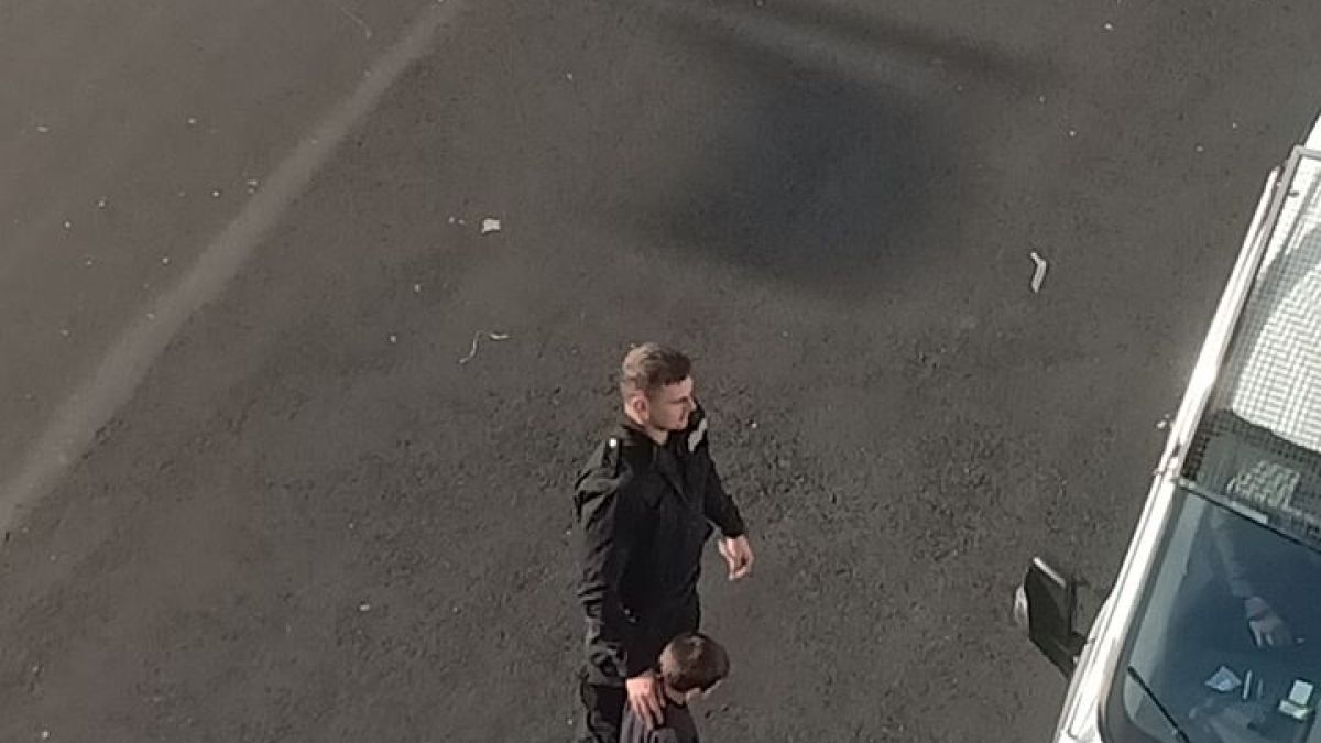 Само в БЛИЦ! Мрежата пламна заради това, което жандармеристи направиха с малко дете в София СНИМКИ