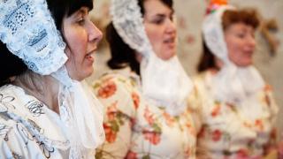 Защо в холандския Сибир се женят роднини помежду си и четат от уникална Библия