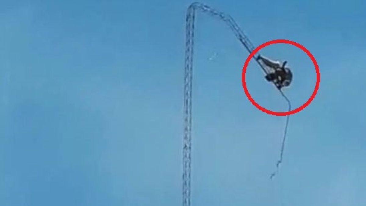 Ужасяващо ВИДЕО: Работник лети към смъртта от 40 метра височина